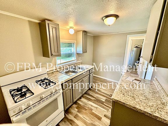 5th image of 907 S Carlton St