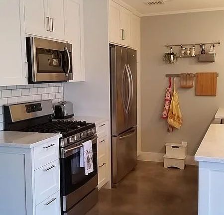 2nd image of 2300 Barton Skwy #A
