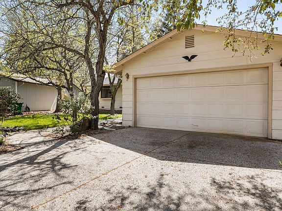3rd image of 10985 Woodchuck Ct