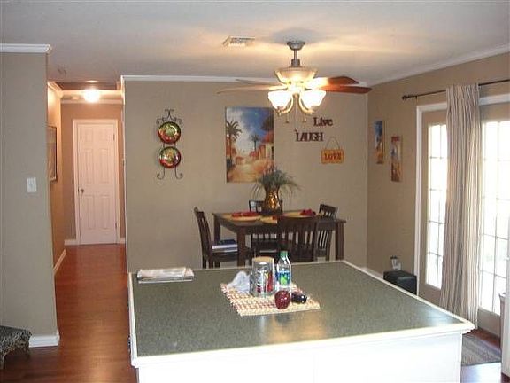 2nd image of 4015 Honeysuckle Ln