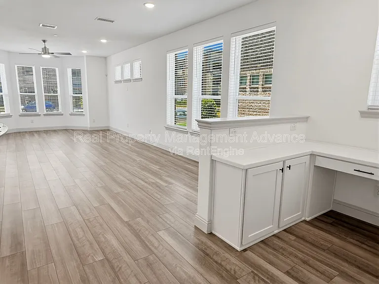 6064 Silverado Trl — Photo 7