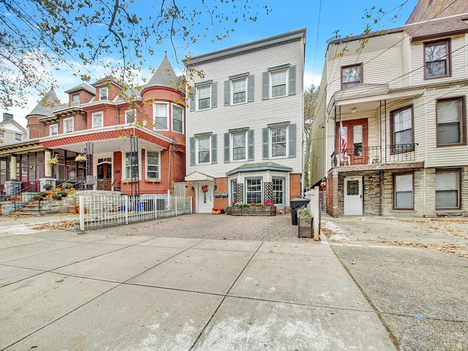 1 bed, 1.0 bath, 700 sqft, $1,850 — Photo 1