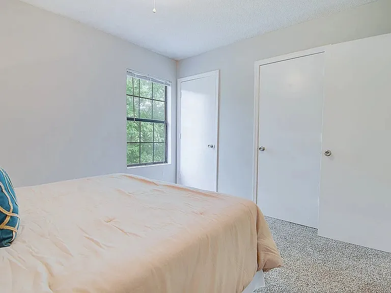 Peaceful retreat with Lots of Natural Light