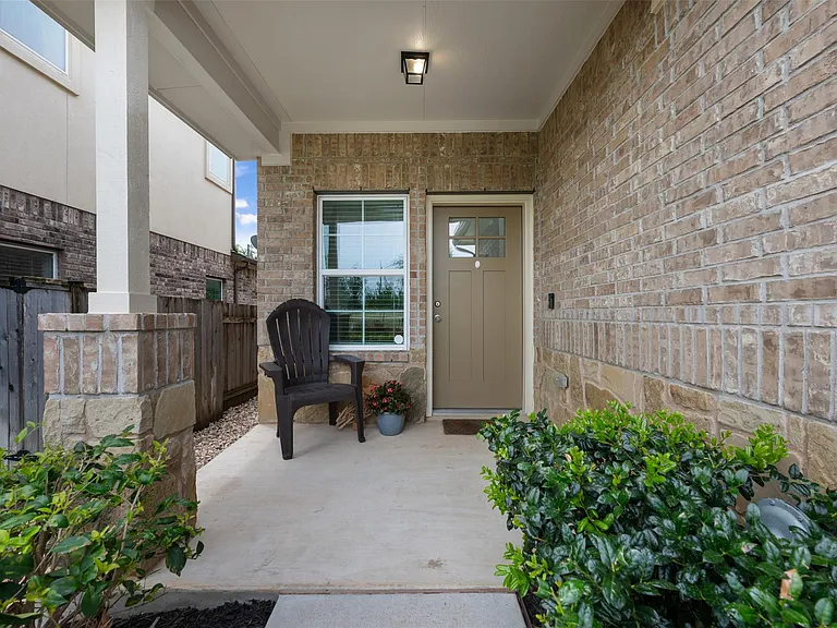 1116 La Conterra Blvd — Photo 4