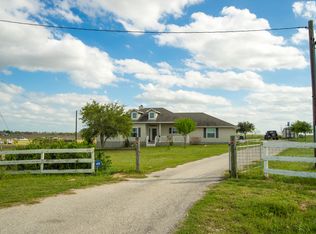 418 Clover Ln, La Vernia, TX 78121