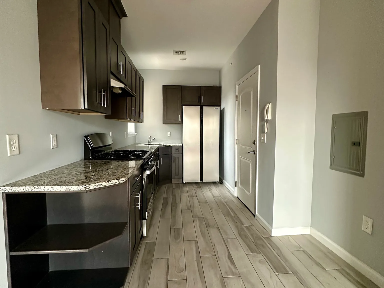 2 bed, $1,900 — Photo 4