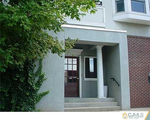 1st image of 70 Pearl St Unit 70