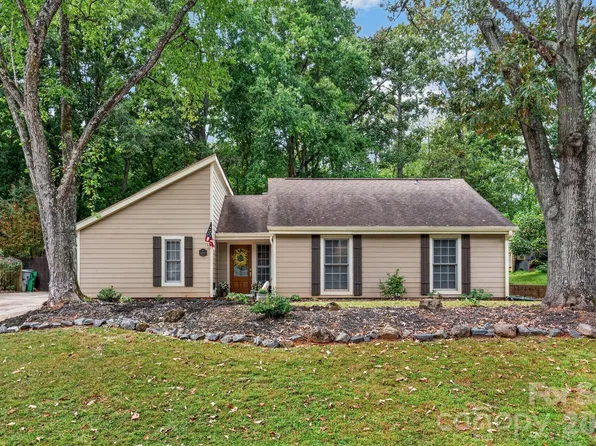 4506 Woods End Ln, Charlotte, NC 28277