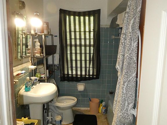 5th image of 15401 Greydale St