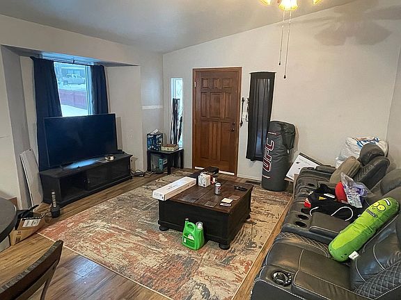 4th image of 298 Darius Ave