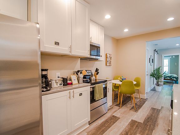 3rd image of 2318 25th Ave S APT 2