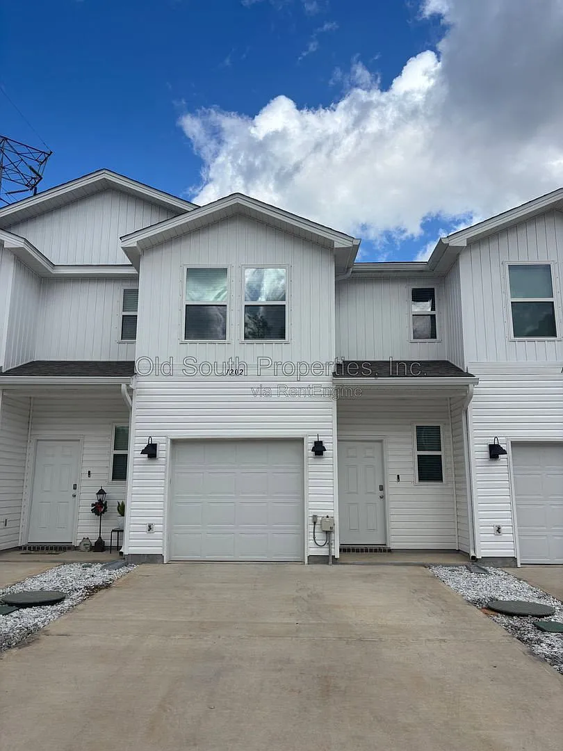3 bed, 2.5 bath, 1537 sqft, $1,795 — Photo 1