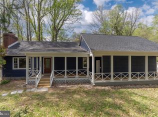2367 N Lakeshore Dr, Louisa, VA 23093