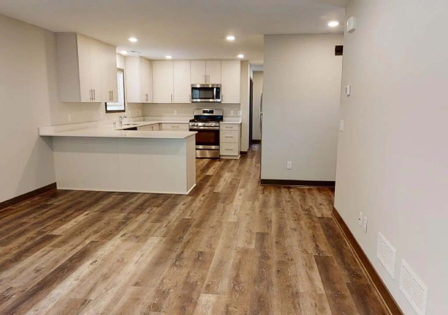 1076 14th Ave SE Duplex — Photo 3