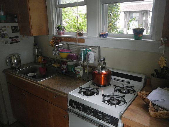 4th image of 132 Linden Ave APT 2