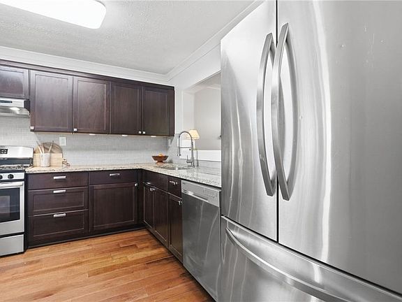 3rd image of 2901 Lenox Rd NE #610