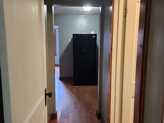 3rd image of 452 Main St