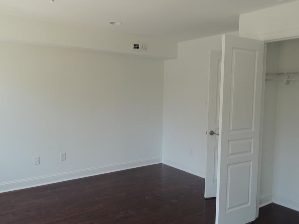 2nd image of 403 Pennington Ave APT 2
