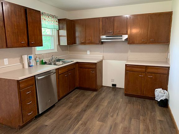 2nd image of 1824 Robert Pl