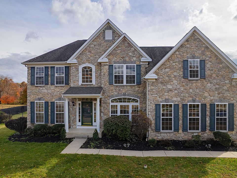 1st image of 1471 Hidden Pond Dr