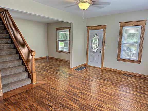 4th image of 271 S Main St