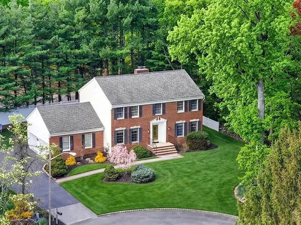 18 Stonewall Ct, Mahwah, NJ 07430