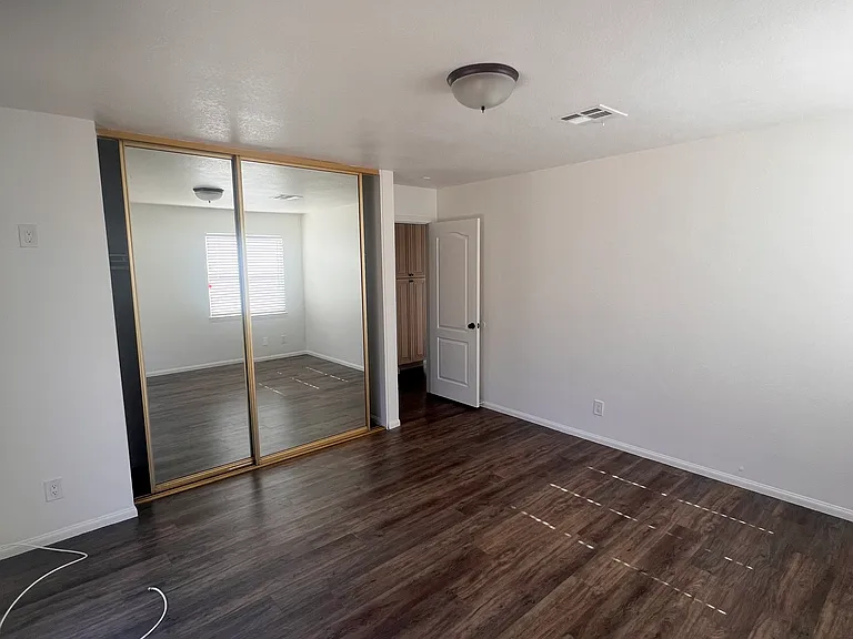 127 W Palmyra Ave — Photo 8