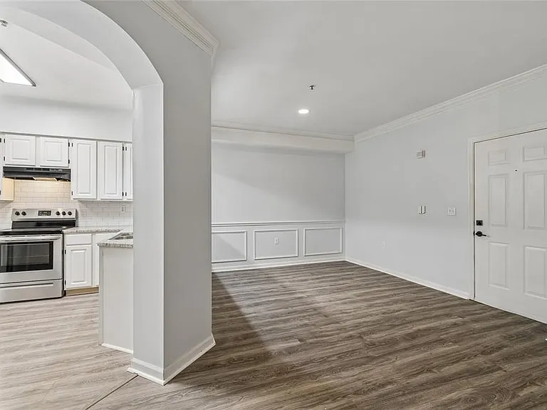 5211 Bay Club Cir — Photo 10