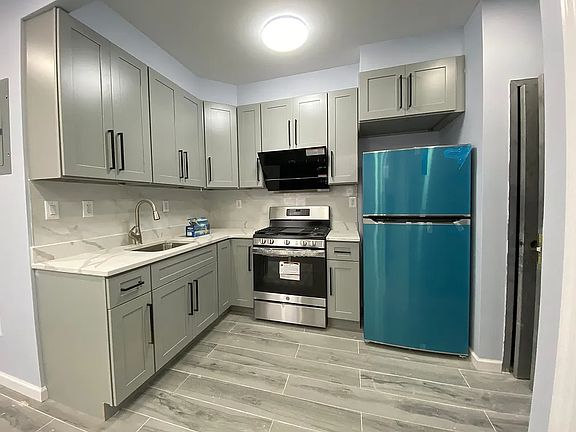 2nd image of 134 Bay 38th St APT 2R