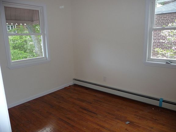 5th image of 1136 E 224th St