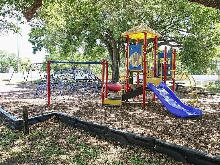 8202 Broward Pl — Photo 36