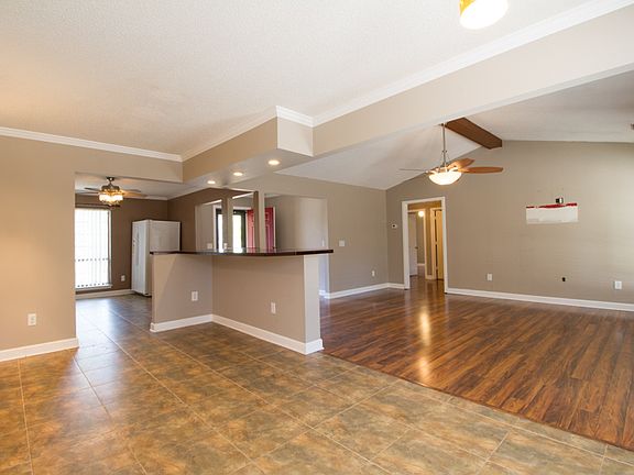 4th image of 902 Haymarket Ln