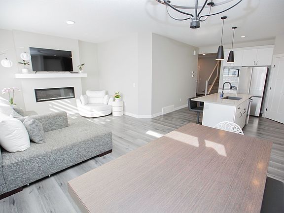 5th image of 15 Springbrook Wynd