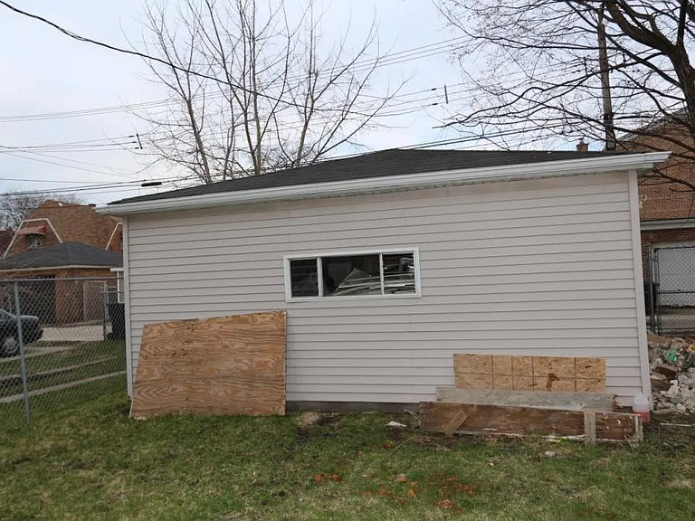 8553 S Oglesby Ave — Photo 25