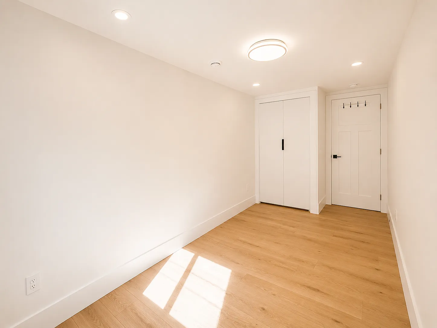 2 bed, 700 sqft, $2,700 — Photo 3