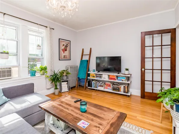 285 Harvard St APT 207, Cambridge, MA 02139