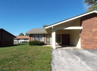 107 Chase Park Dr, Belleville, IL 62226
