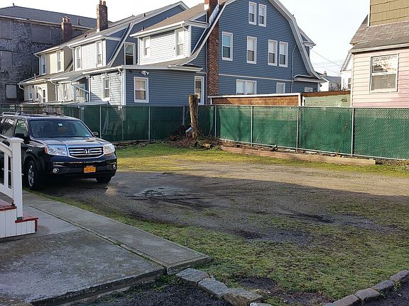 3rd image of 11207 Rockaway Beach Blvd