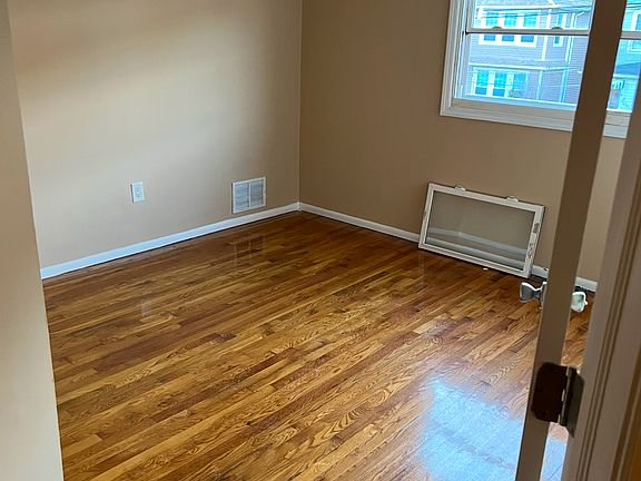 5th image of 145 John St