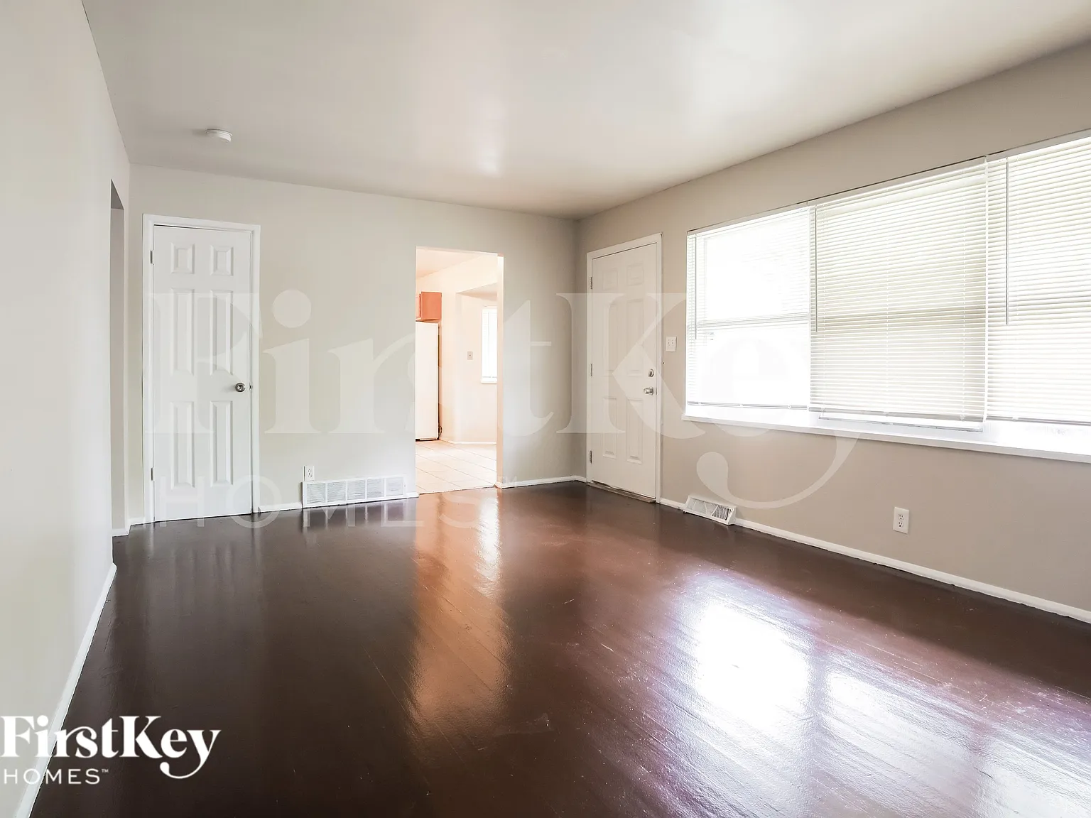 4 bed, 2.0 bath, 1096 sqft, $1,435 — Photo 2