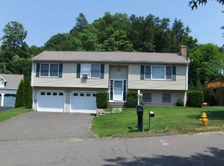 7 Hallihan Ln, Ansonia, CT 06401