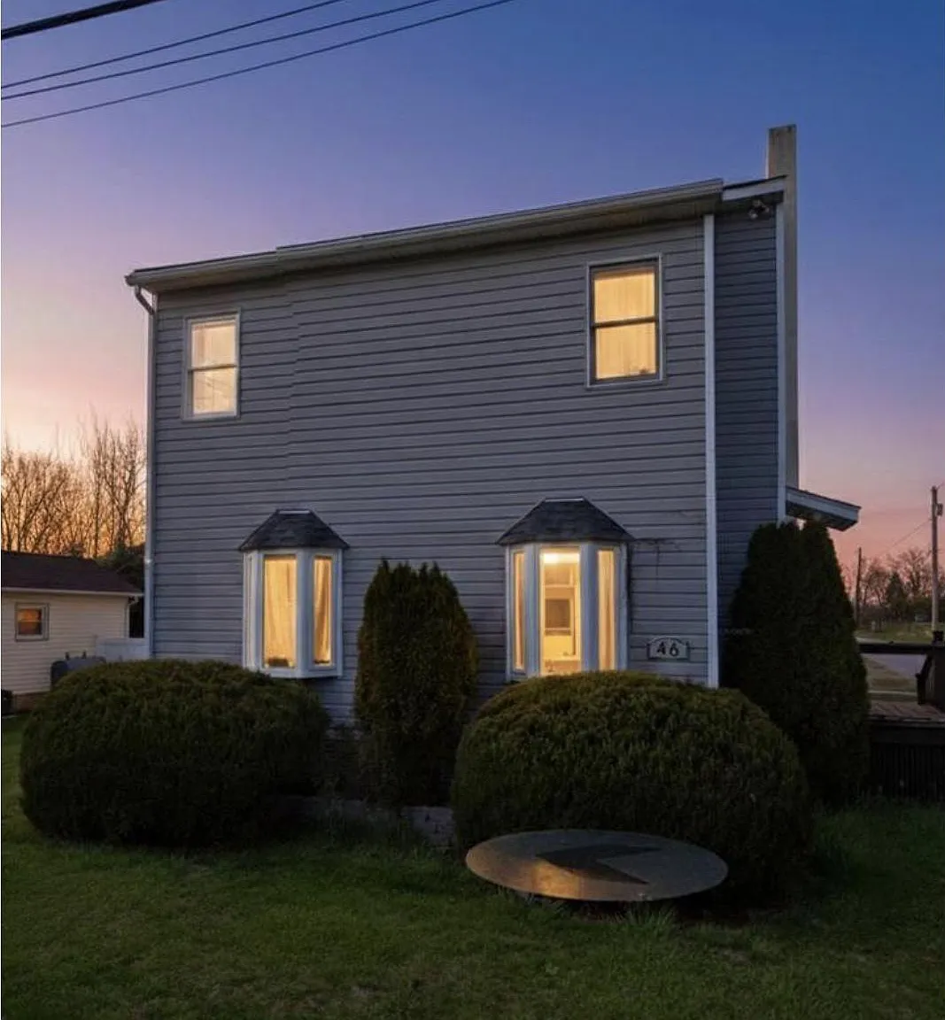 4 bed, 2.0 bath, 2336 sqft, $2,500 — Photo 1