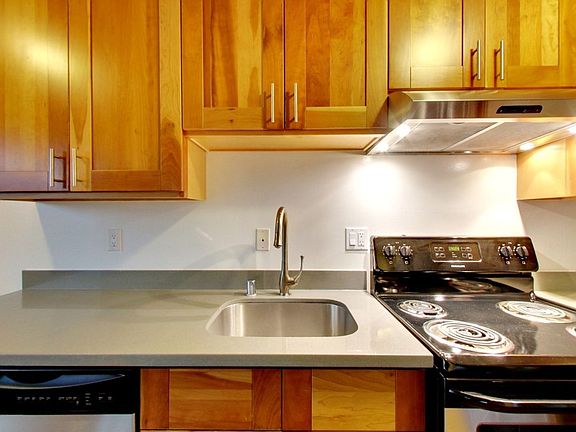 5th image of 1355 Lombard St APT 201