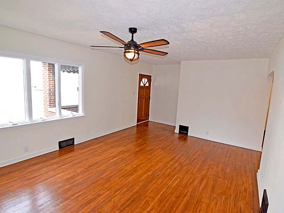 2nd image of 568 Vine St