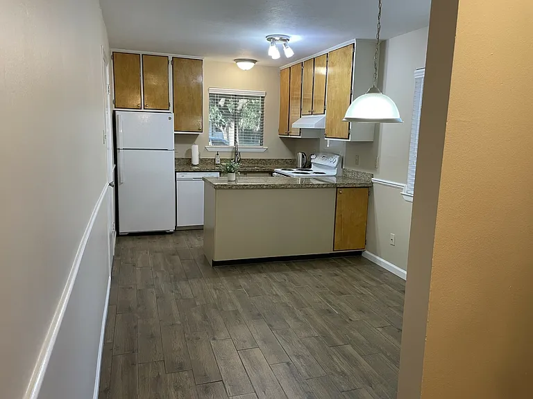 1710 Trinity Pl #B — Photo 2