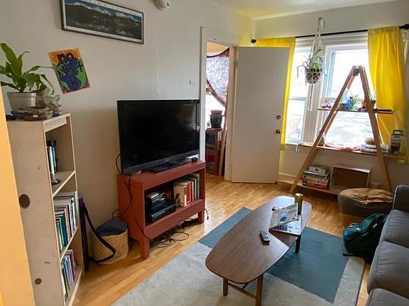 4th image of 2 Bradley St #3