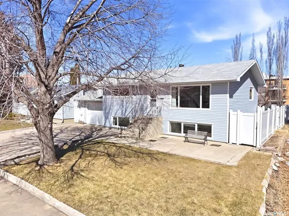 337 East PLACE, Saskatoon, SK S7J 2Y4