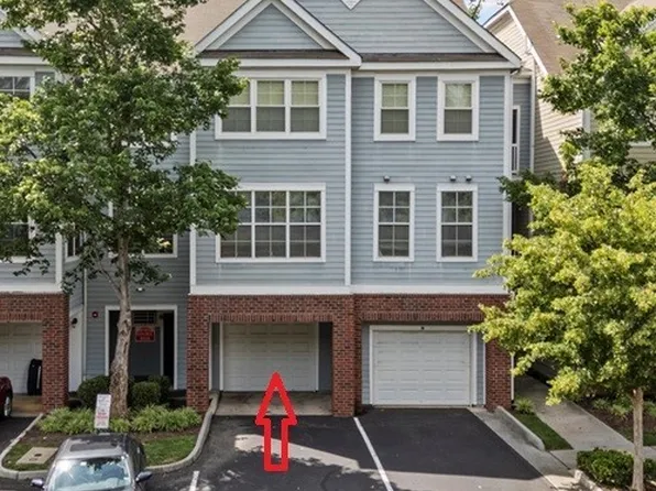 624 Bristol Village Dr APT 302, Midlothian, VA 23114