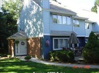 136 E Bluegill Ln, Suffield, CT 06078