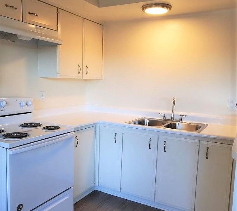 2nd image of 1735 Coronado Ave APT 25